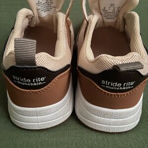 Stride Rite Munchkin Kids Shoes - Brown and Cream size 9M